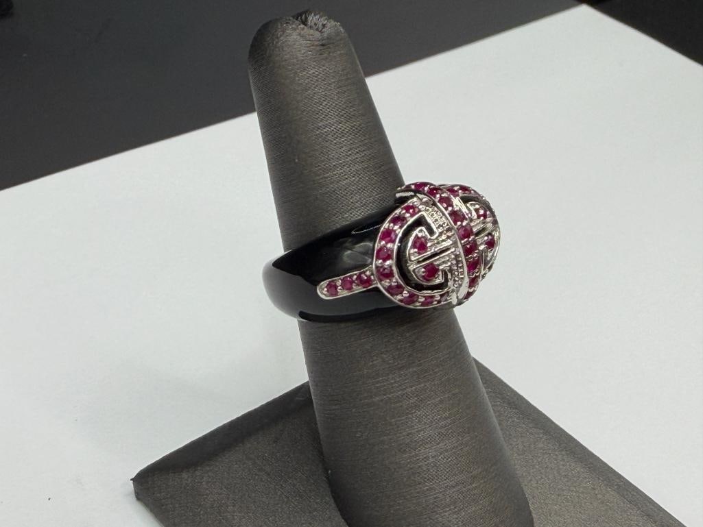BLACK ART GLASS AND ROUND CUT RUBY FASHION RING - 2