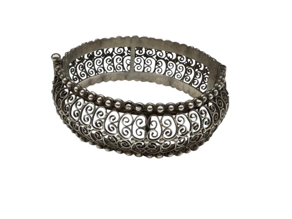 VINTAGE .800 SILVER FILIGREE AND BEADED DESIGN BANGLE BRACELET: FEATURING HINGED CLASP WITH REMOVABLE PIN, DESIGNER HALLMARKED 2 3/8" WRIST WIDTH X 7/8", 33.50 GRAMS