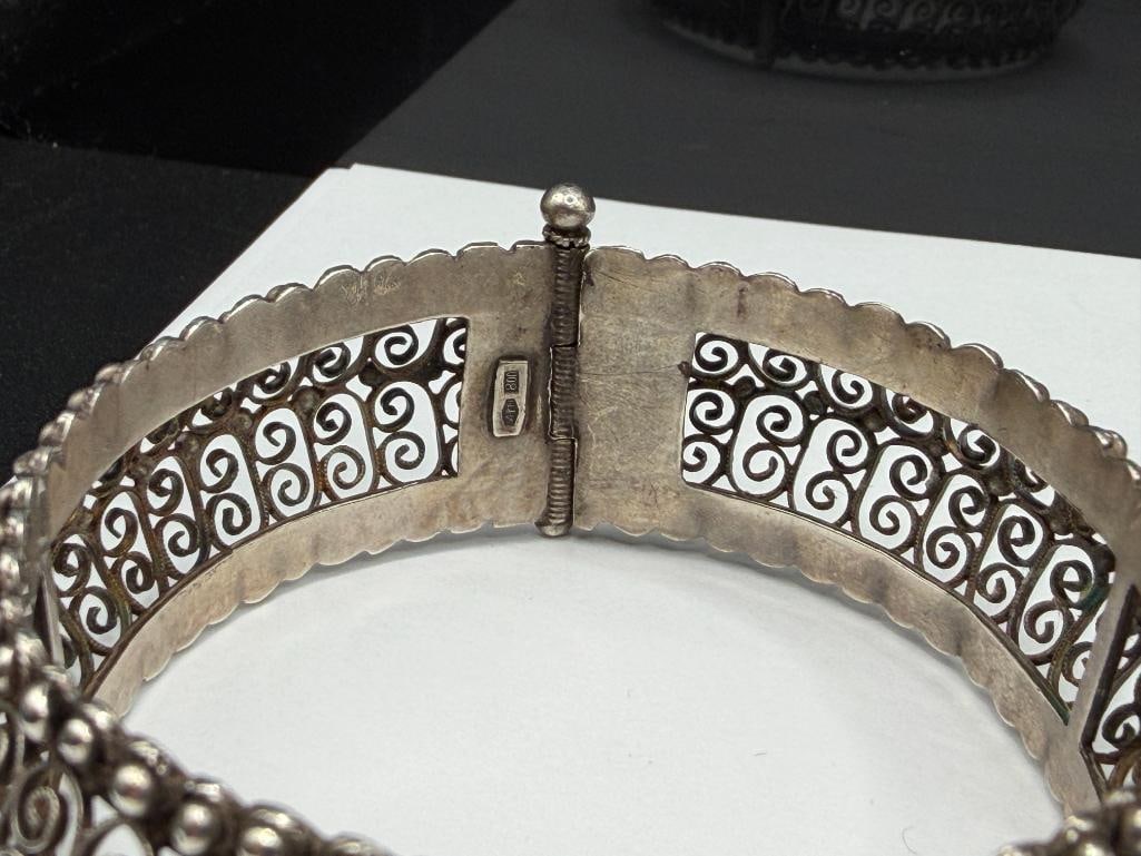 VINTAGE .800 SILVER FILIGREE AND BEADED DESIGN BANGLE BRACELET - 4