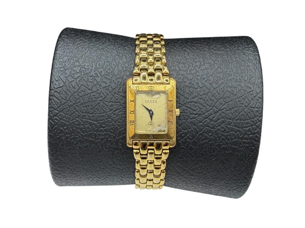 LADIES GUCCI 4201 DESIGNER WRISTWATCH (1 of 9)