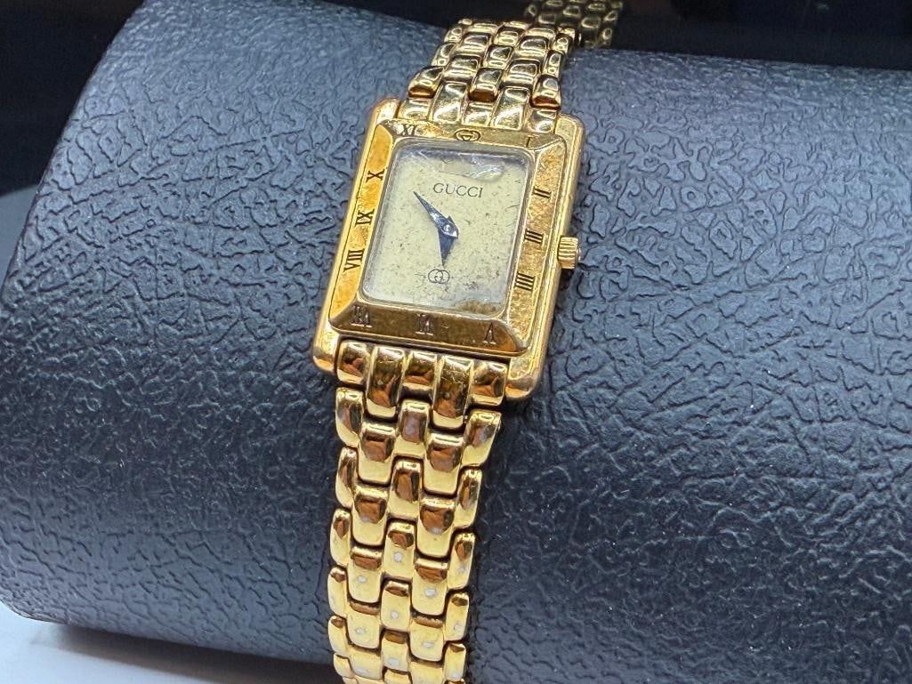 LADIES GUCCI 4201 DESIGNER WRISTWATCH - 4