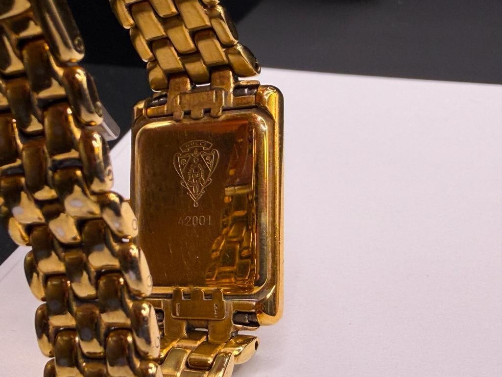 LADIES GUCCI 4201 DESIGNER WRISTWATCH - 8