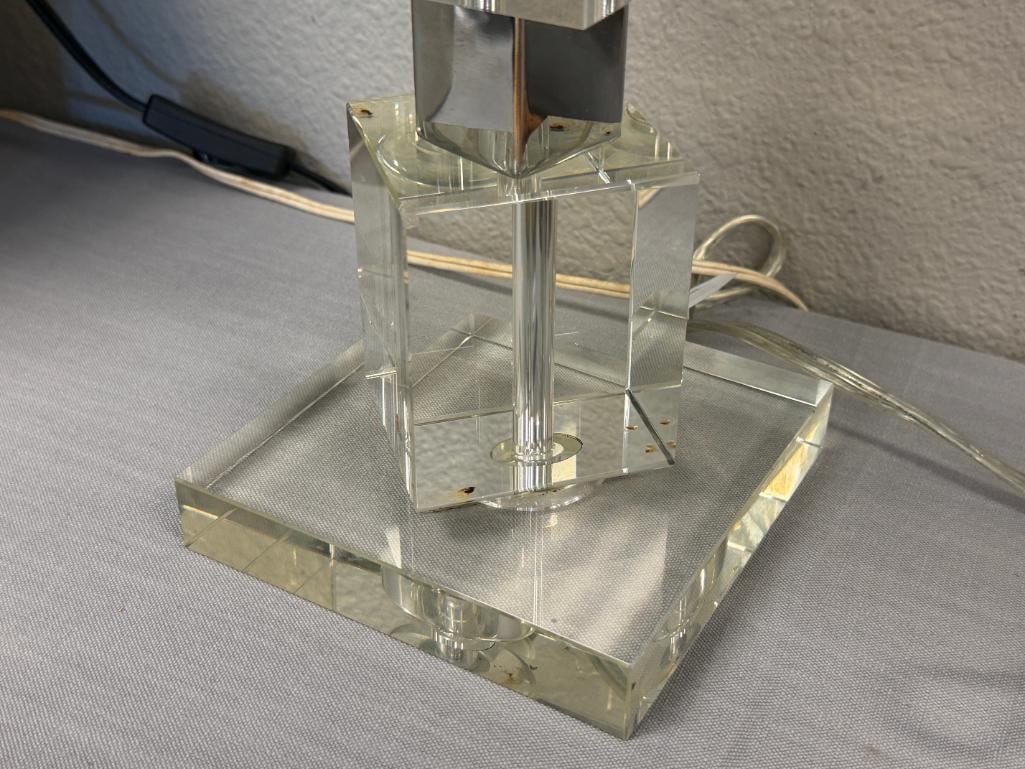 SAFAVIEH LIGHTING PALACE CRYSTAL STACKED CUBE TABLE LAMP WITH LINEN SHADE - 3
