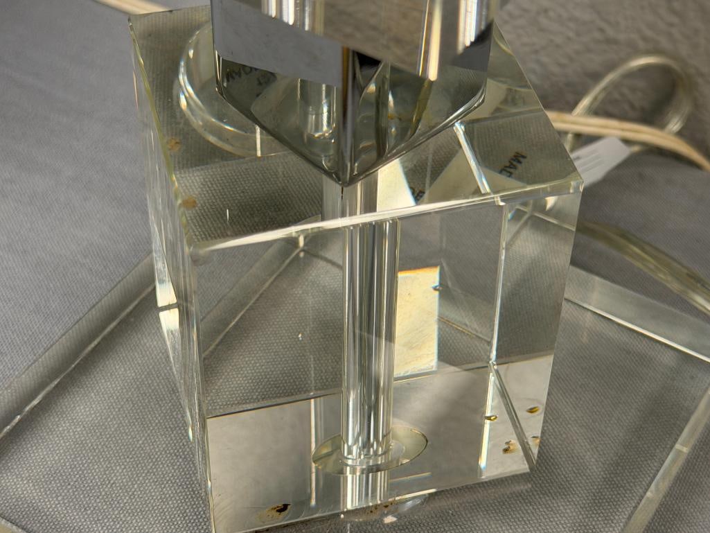 SAFAVIEH LIGHTING PALACE CRYSTAL STACKED CUBE TABLE LAMP WITH LINEN SHADE - 4