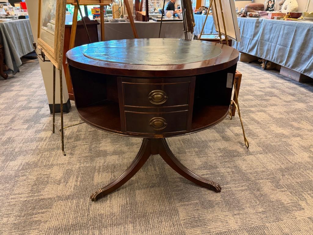 CIRCA 1930'S MAHOGANY DUNCAN PHYFE ROTATING DRUM TABLE WITH LEATHER INLAY TOP - 2