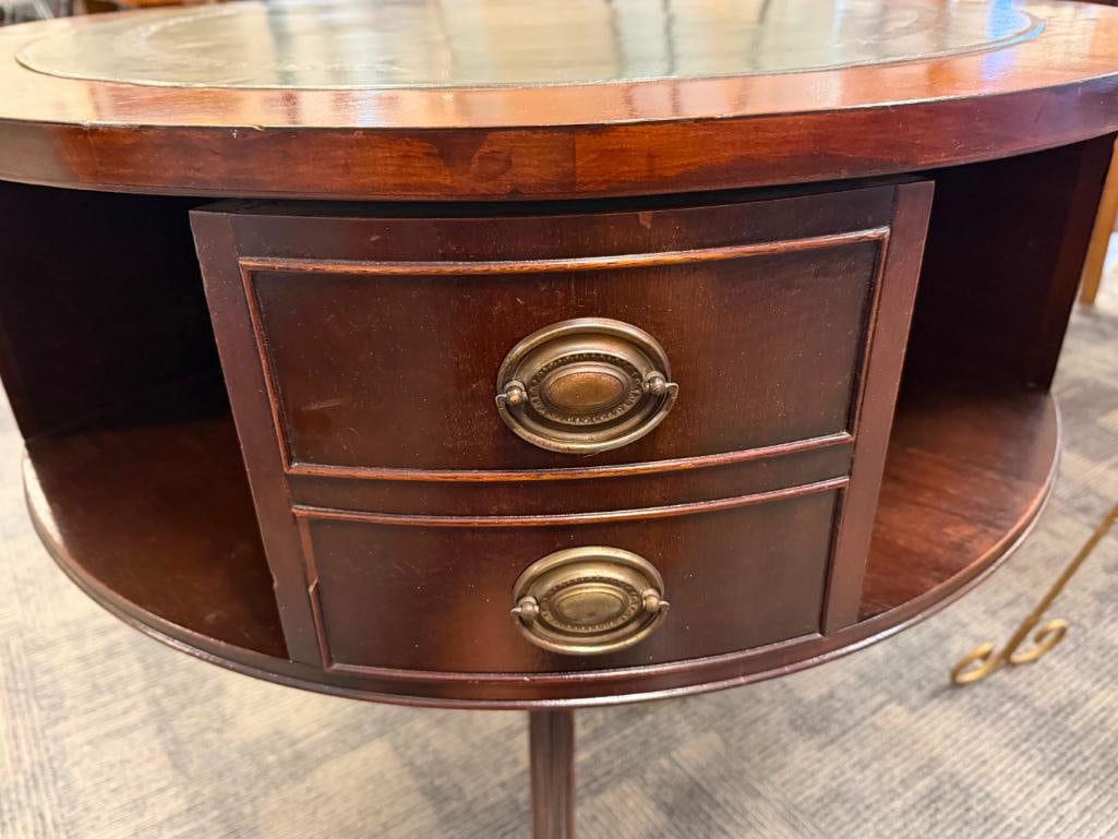 CIRCA 1930'S MAHOGANY DUNCAN PHYFE ROTATING DRUM TABLE WITH LEATHER INLAY TOP - 6