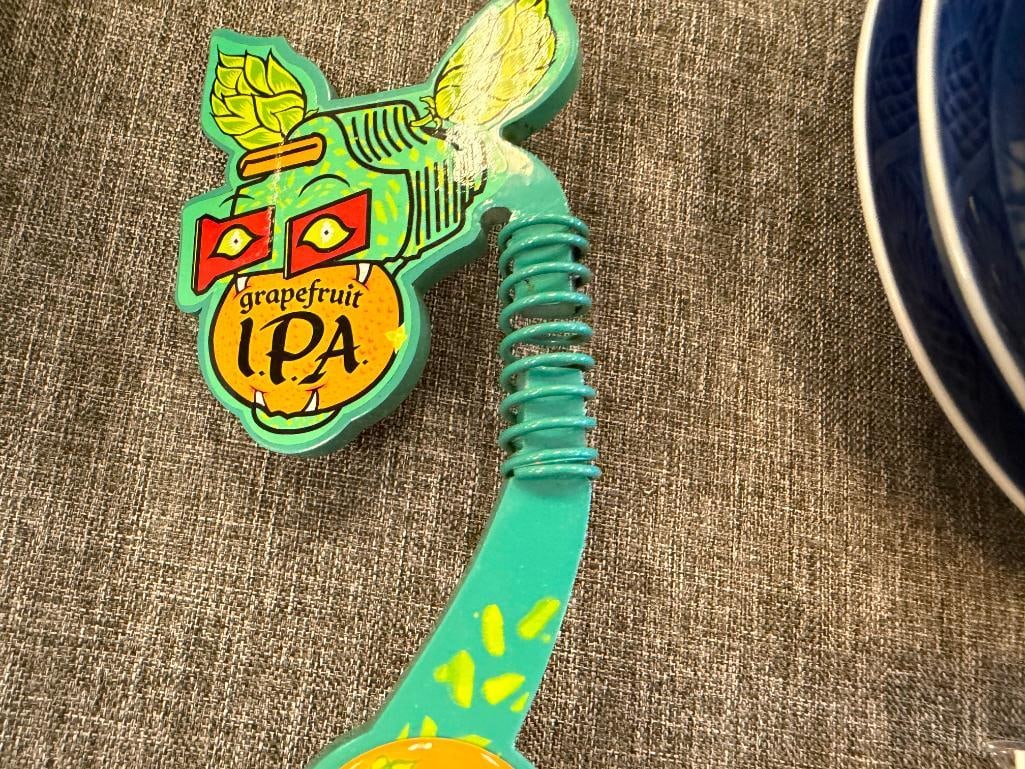 SNOW ROLLER AND ELECTRIC EEL IPA MAGIC HAT BREWING COMPANY BEER TAP HANDLES - 12