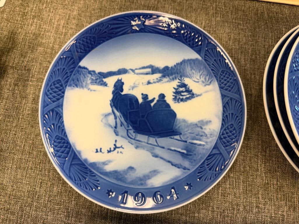 1960'S AND 1970'S ROYAL COPENHAGEN BLUE AND WHITE PORCELAIN ANNUAL HOLIDAY PLATES MADE IN DENMARK - 10
