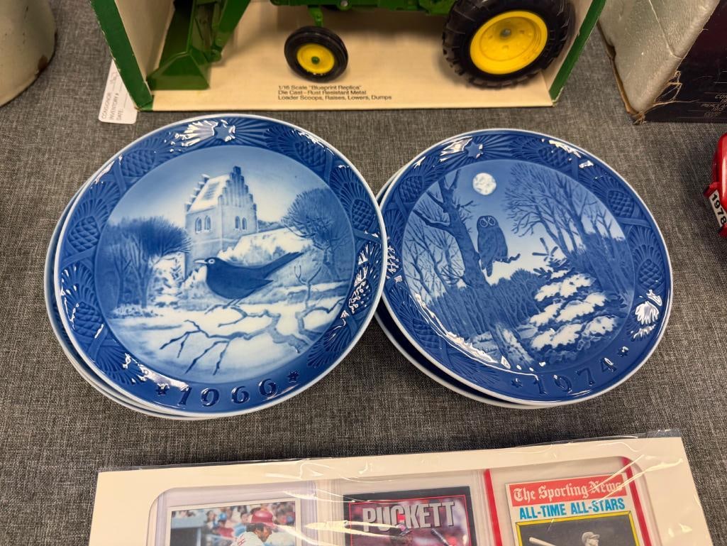 1960'S AND 1970'S ROYAL COPENHAGEN BLUE AND WHITE PORCELAIN ANNUAL HOLIDAY PLATES MADE IN DENMARK - 2