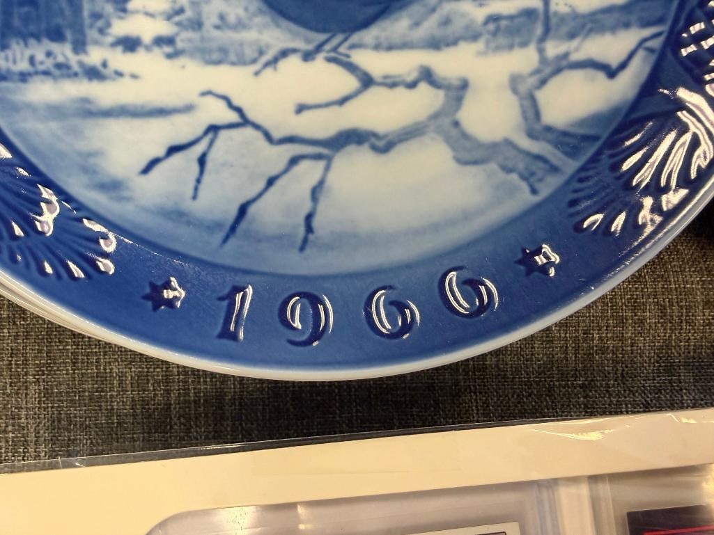 1960'S AND 1970'S ROYAL COPENHAGEN BLUE AND WHITE PORCELAIN ANNUAL HOLIDAY PLATES MADE IN DENMARK - 4