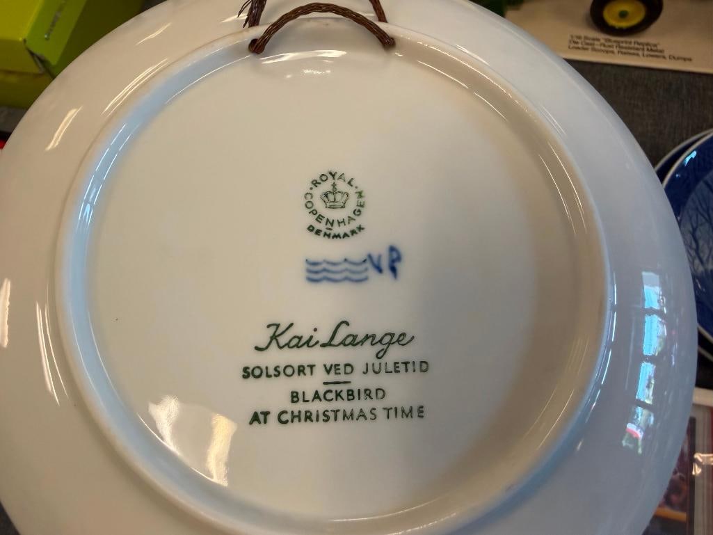 1960'S AND 1970'S ROYAL COPENHAGEN BLUE AND WHITE PORCELAIN ANNUAL HOLIDAY PLATES MADE IN DENMARK - 5