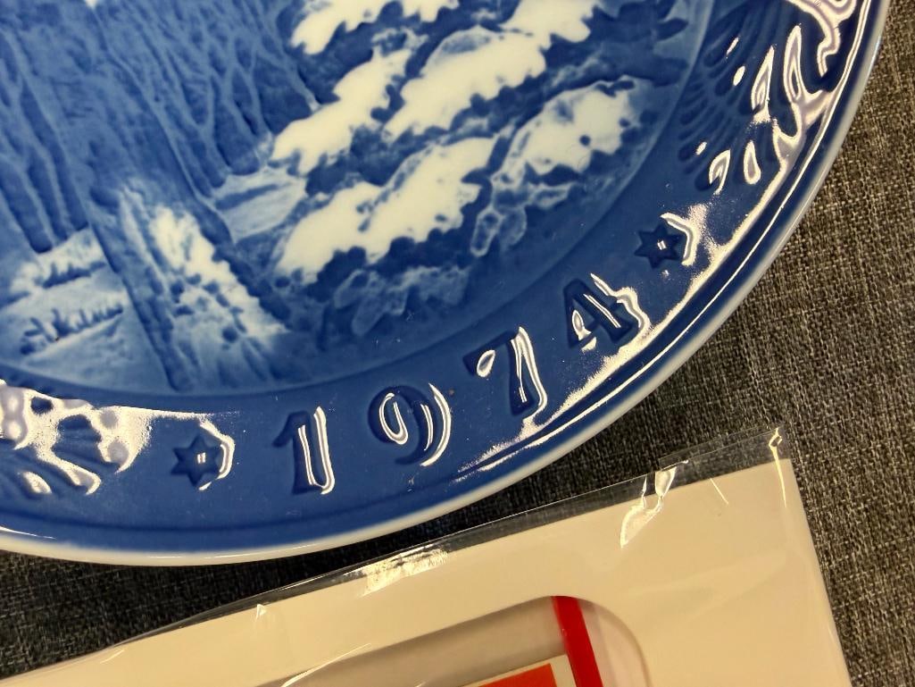 1960'S AND 1970'S ROYAL COPENHAGEN BLUE AND WHITE PORCELAIN ANNUAL HOLIDAY PLATES MADE IN DENMARK - 7