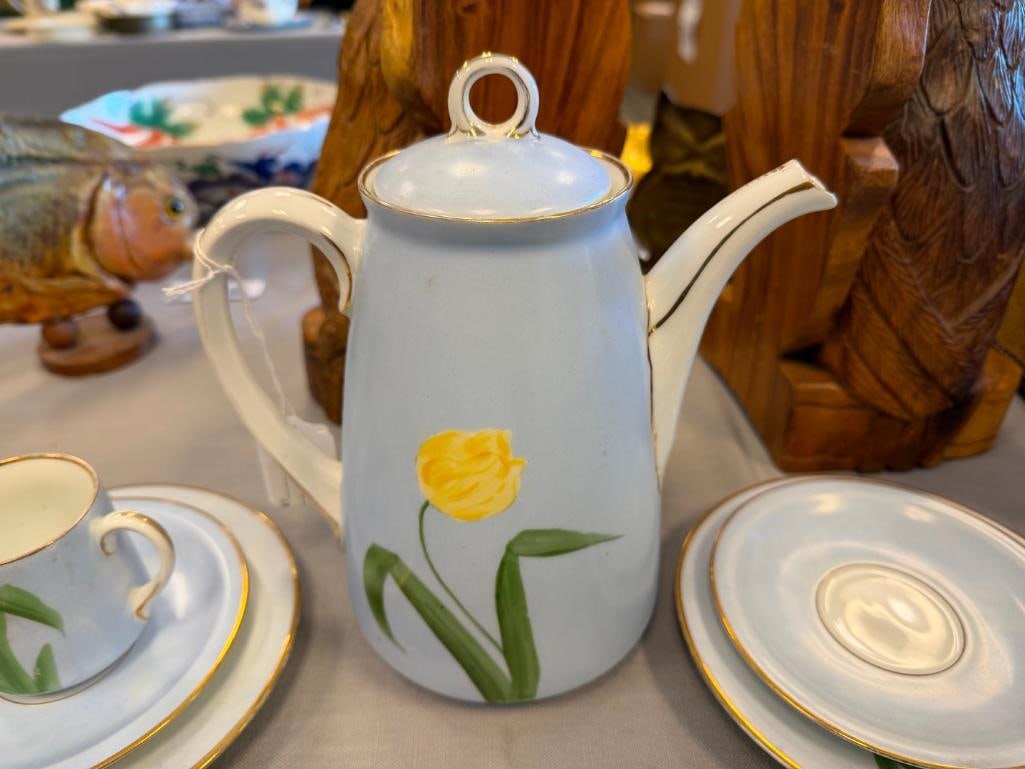 VINTAGE THOMAS BAVARIA GERMAN CHINA TEA SET FLORAL DESIGN WITH GILT ACCENTS - 12