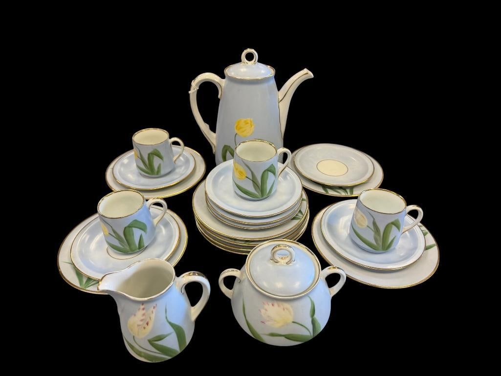 VINTAGE THOMAS BAVARIA GERMAN CHINA TEA SET FLORAL DESIGN WITH GILT ACCENTS (1 of 18)