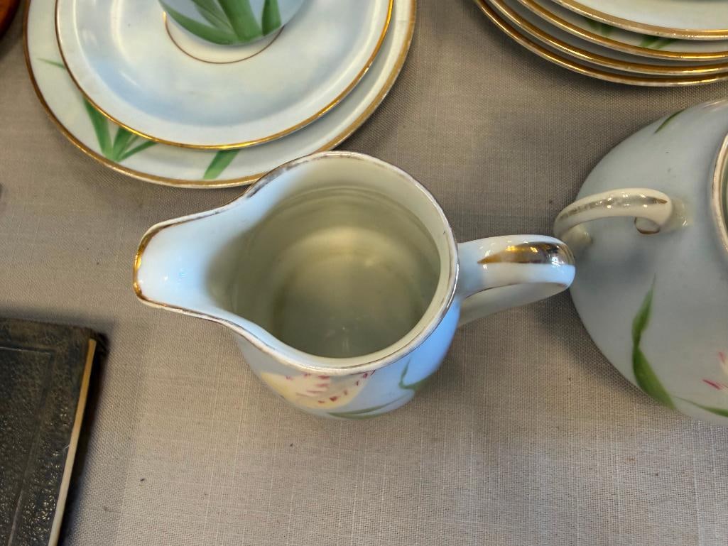 VINTAGE THOMAS BAVARIA GERMAN CHINA TEA SET FLORAL DESIGN WITH GILT ACCENTS - 4