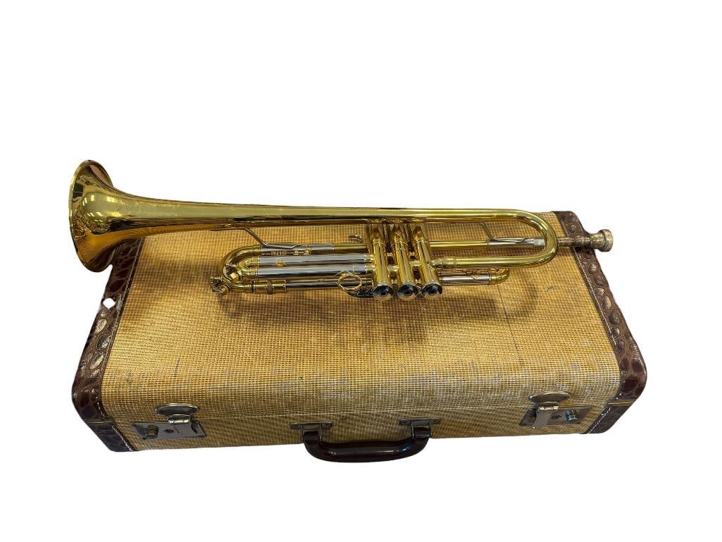 E.K. BLESSING CO. BRASS TRUMPET ELKHART, IND. STUDENTS TRUMPET WITH HARDSHELL CASE: INCLUDES TWO MOUTH PIECES 