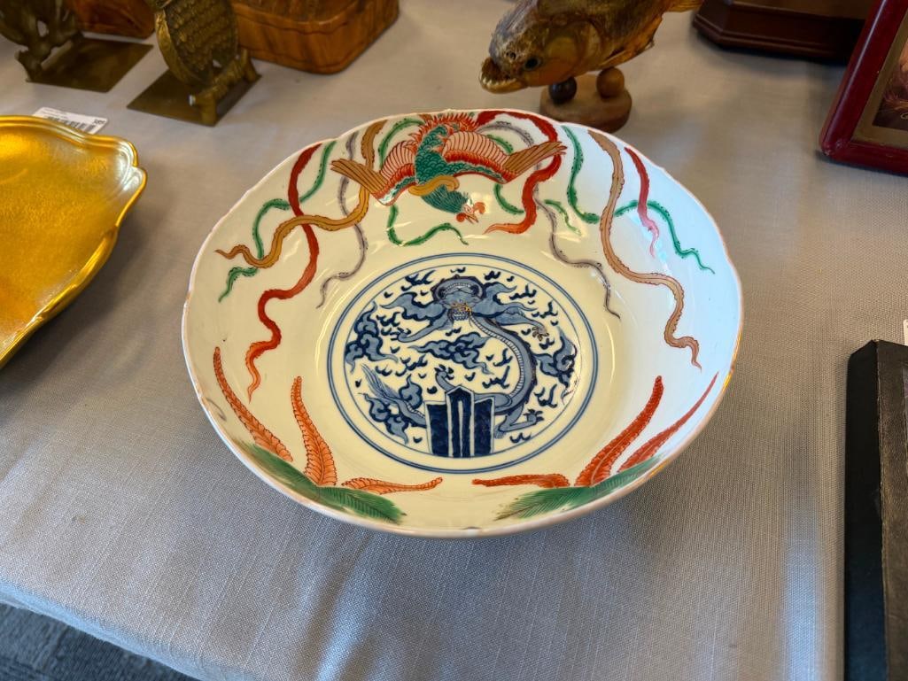 CHINESE PORCELAIN BLUE DRAGON AND PHOENIX WUCAI BOWL WITH GILT ACCENTS QING DYNASTY MARK - 2