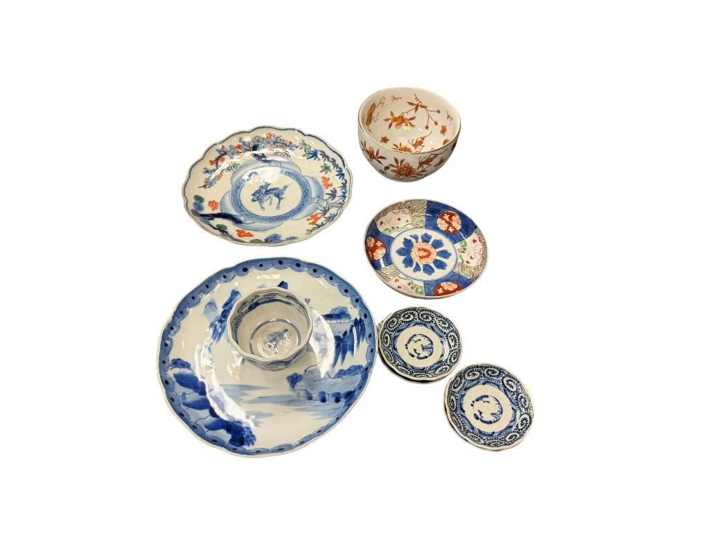 20TH CENTURY CHINESE AND JAPANESE IMARI PORCELAIN BOWLS AND PLATES (1 of 20)