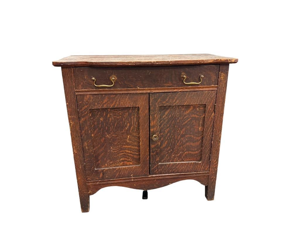 EARLY 1900'S QUARTER SAWN OAK WASHSTAND (1 of 17)