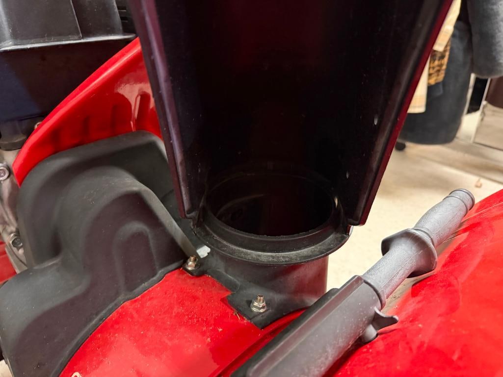 TROY-BILT STORM 2620 26" SNOWBLOWER - 7