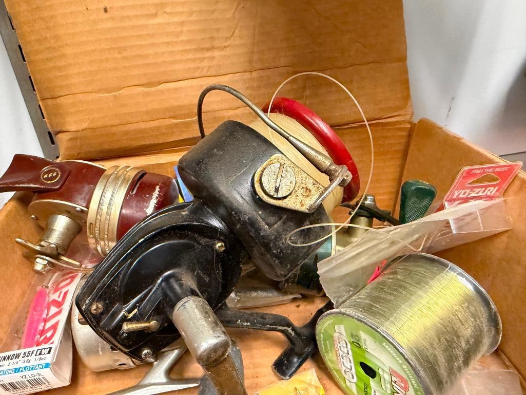 ASSORTED VINTAGE FISHING REELS AND TACKLE - 7