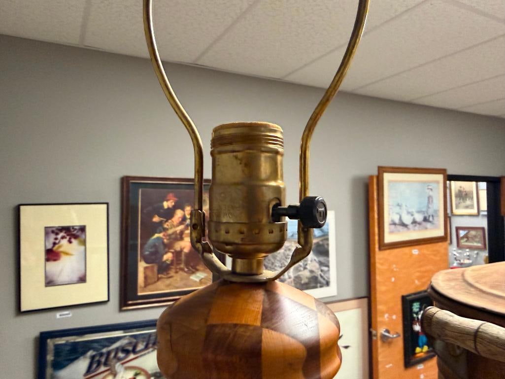 VINTAGE MID-CENTURY MODERN HANRD TURNED MARQUETRY WOOD TABLE LAMP - 5