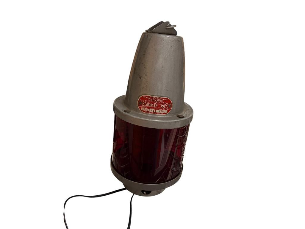 VINTAGE FEDERAL SIGN AND SIGNAL CORPORATION BEACON RAY 27-S WARNING LIGHT FEATURING RED GLASS LENS (1 of 6)