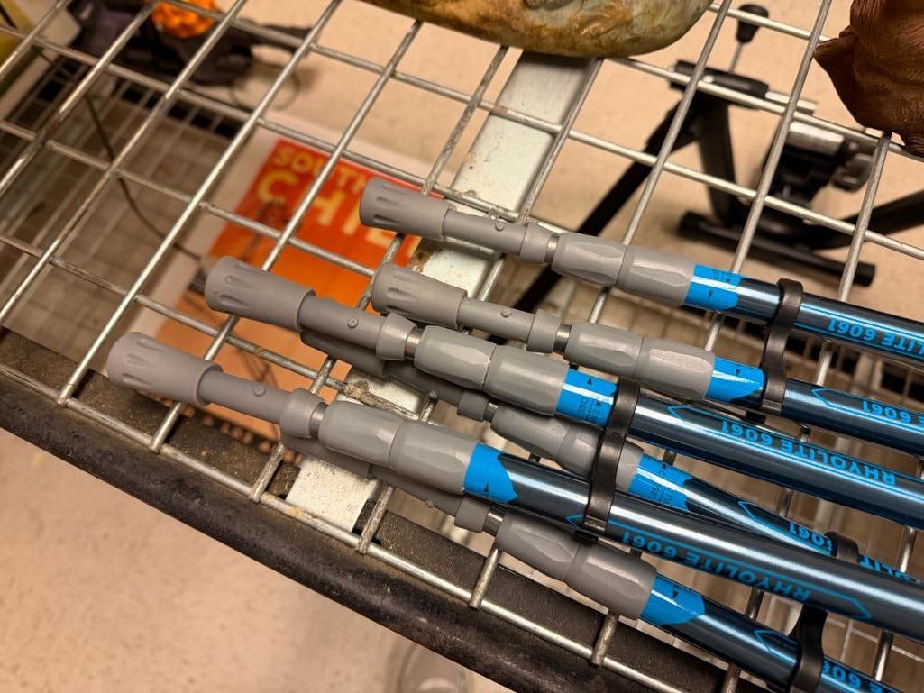 THREE SETS OF NEW WITH TAGS MOUNTAINSMITH RHYOLITE 6061 TELESCOPIC TREK POLES - 3