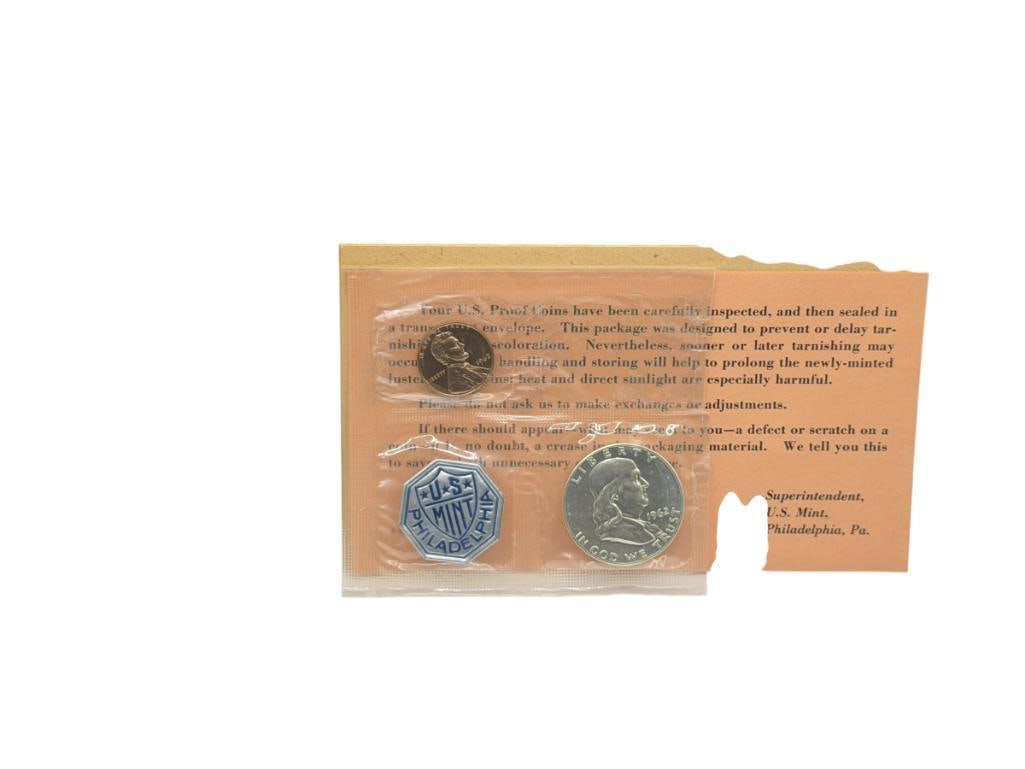 1962 U.S. MINT PROOF COINS INCLUDING FRANKLIN HALF DOLLAR AND LINCOLN SET: IN PROOF ENVELOPE, OTHER COINS NOT INCLUDED, 90% SILVER FRANKLIN HALF DOLLAR
