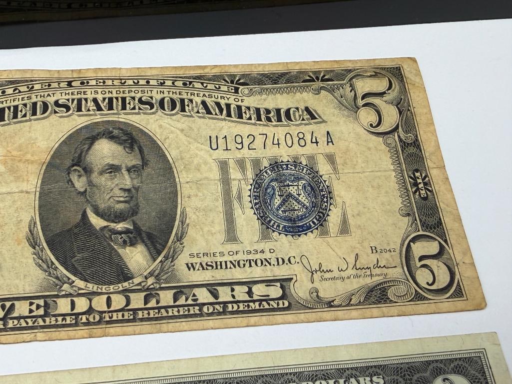 $10 FACE VALU EIN COLLECTIBLES U.S. CURRENCY INCLUDING TWO $1 SILVER CERTIFICATE STAR NOTES - 11