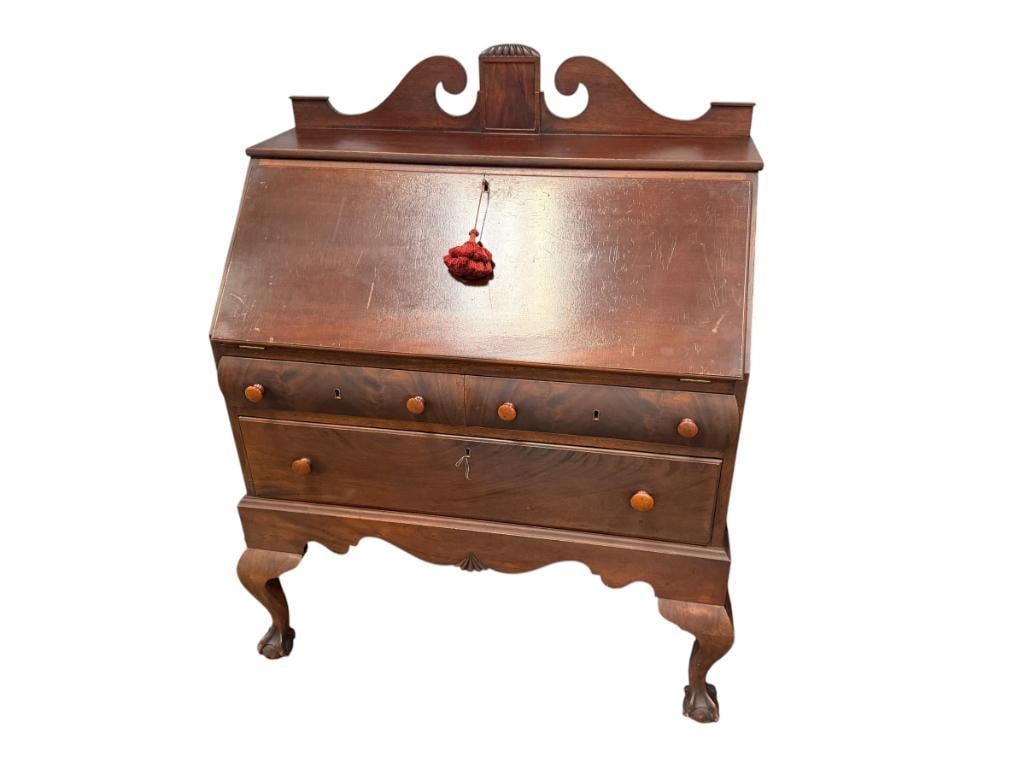 EARLY 20TH CENTURY MAHOGANY CCHIPPENDALE STYLE DROP FRONT SECRETARY'S DESK (1 of 12)