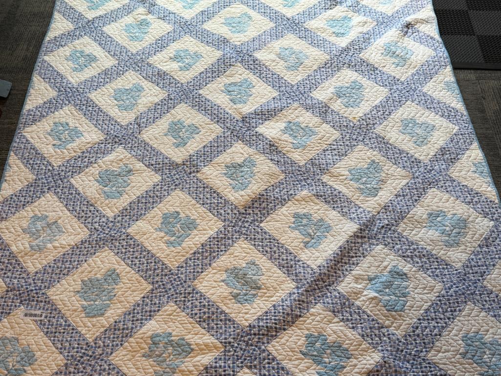 VINTAGE HAND CRAFTED WHITE GINGHAM QUILT WITH FLORAL BLOCKS - 2