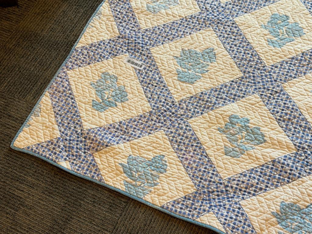 VINTAGE HAND CRAFTED WHITE GINGHAM QUILT WITH FLORAL BLOCKS - 3