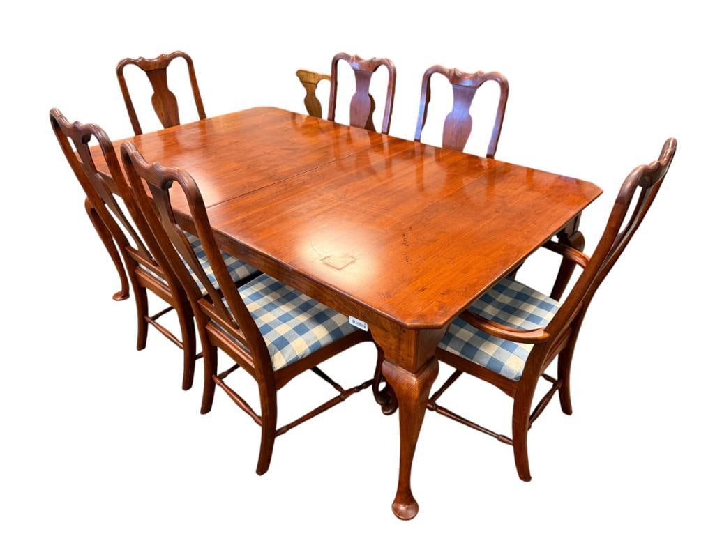 LEXINGTON FURNITURE CHIPPENDALE STYLE DINING SET IN CHERY FINISH (1 of 17)
