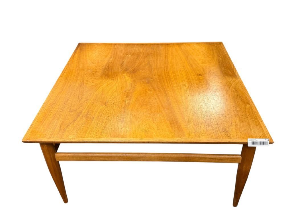 HERITAGE HENREDON MID-CENTURY DANISH MODREN STYE ENTABLE WITH TAPERED LEGS: 32" X 32" X 16"