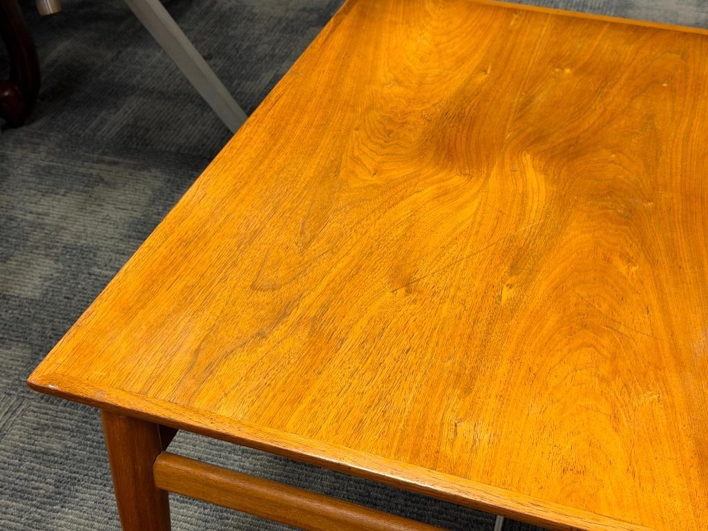HERITAGE HENREDON MID-CENTURY DANISH MODREN STYE ENTABLE WITH TAPERED LEGS - 3