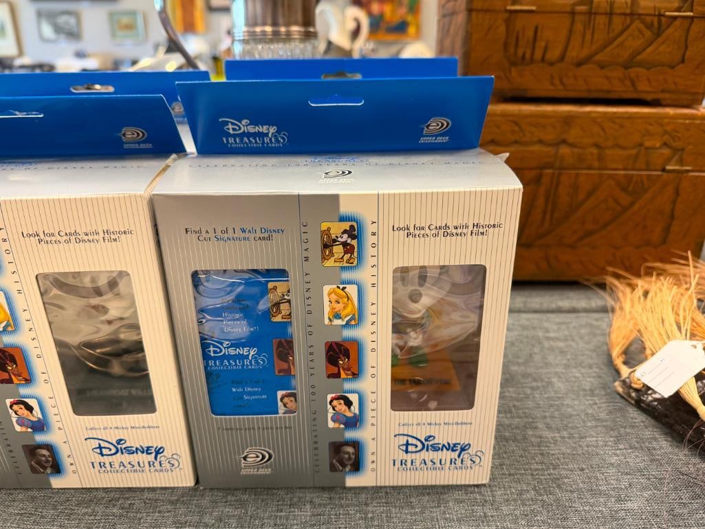 UPPERDECK DISNEY TREASURES COLLECTIBLE CARDS AND MINI BOBBERS - 9