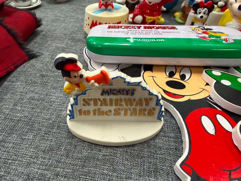 WALT DISNEY MICKEY AND MINNIE COLLECTIBLES - 5