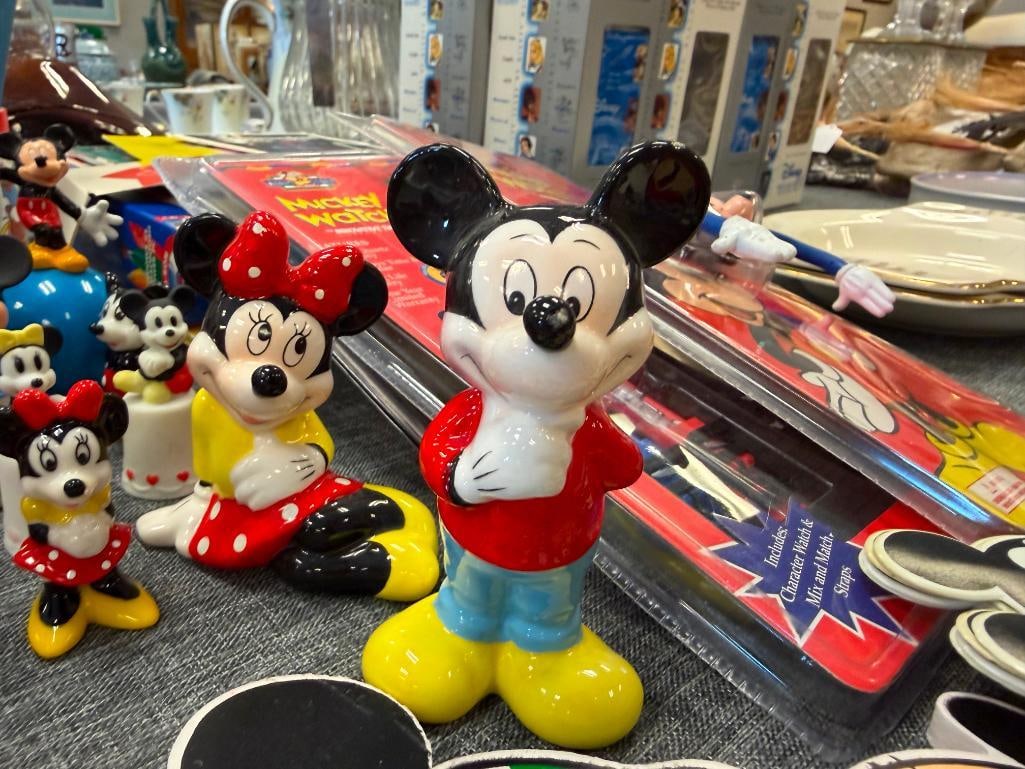 WALT DISNEY MICKEY AND MINNIE COLLECTIBLES - 8