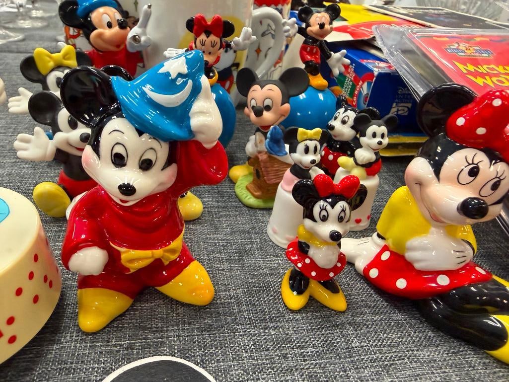 WALT DISNEY MICKEY AND MINNIE COLLECTIBLES - 9