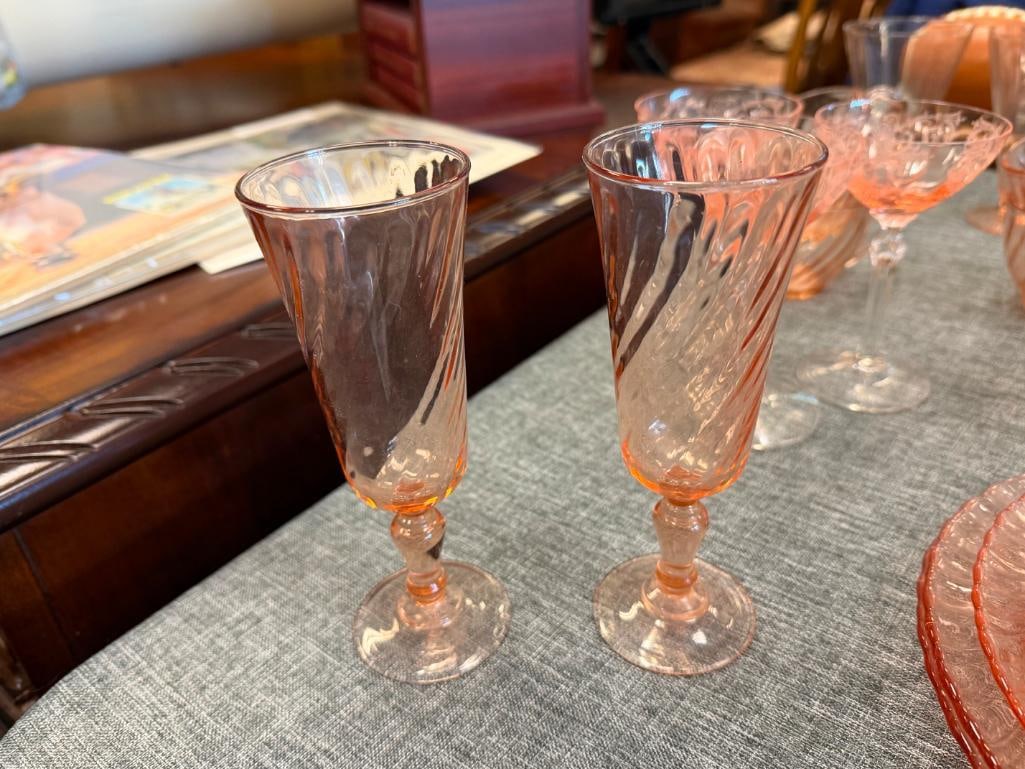 21 PIECES OF PINK DEPRESSION GLASS INCLUDING ARCOROC FRANCE CUPS - 13