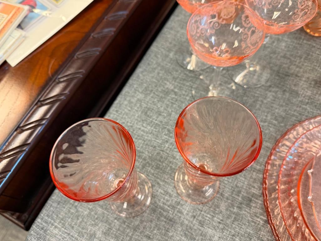 21 PIECES OF PINK DEPRESSION GLASS INCLUDING ARCOROC FRANCE CUPS - 14