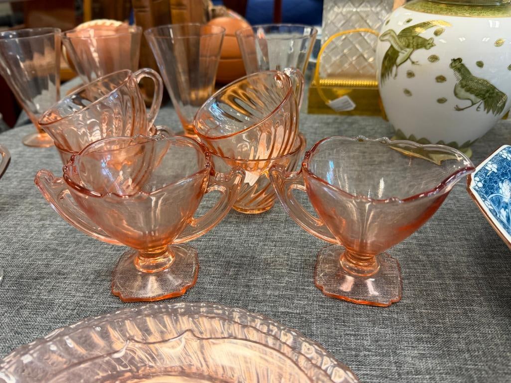21 PIECES OF PINK DEPRESSION GLASS INCLUDING ARCOROC FRANCE CUPS - 15