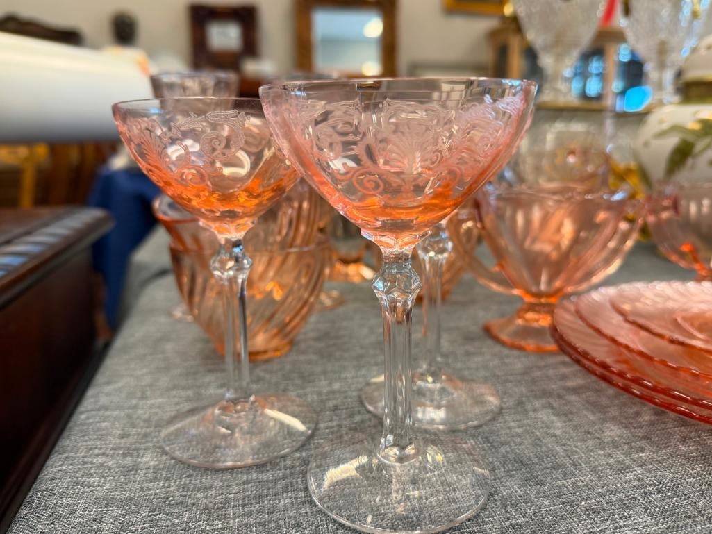 21 PIECES OF PINK DEPRESSION GLASS INCLUDING ARCOROC FRANCE CUPS - 4
