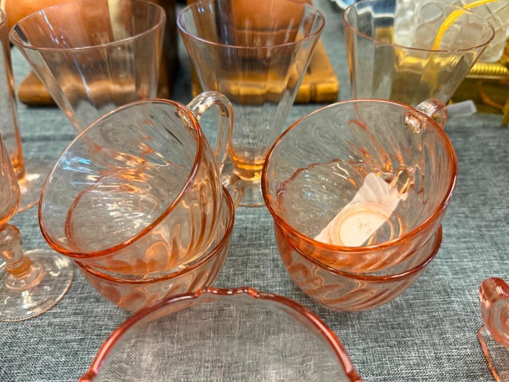 21 PIECES OF PINK DEPRESSION GLASS INCLUDING ARCOROC FRANCE CUPS - 8