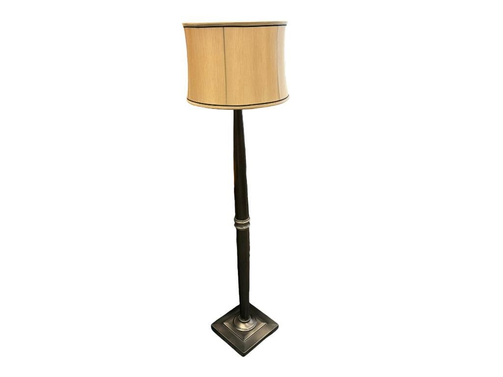 BRUSHED SATIN FINISH FLOOR LAMP WITH ELEGANT DESIGN (1 of 10)