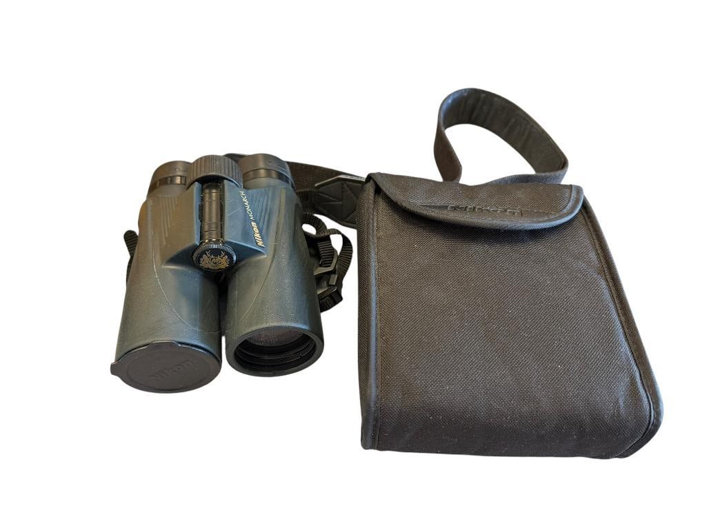 NIKON MONARCH 8X42 WATERPROOF BINOCULARS WITH STORAGE POUCH: 5 3/4" L