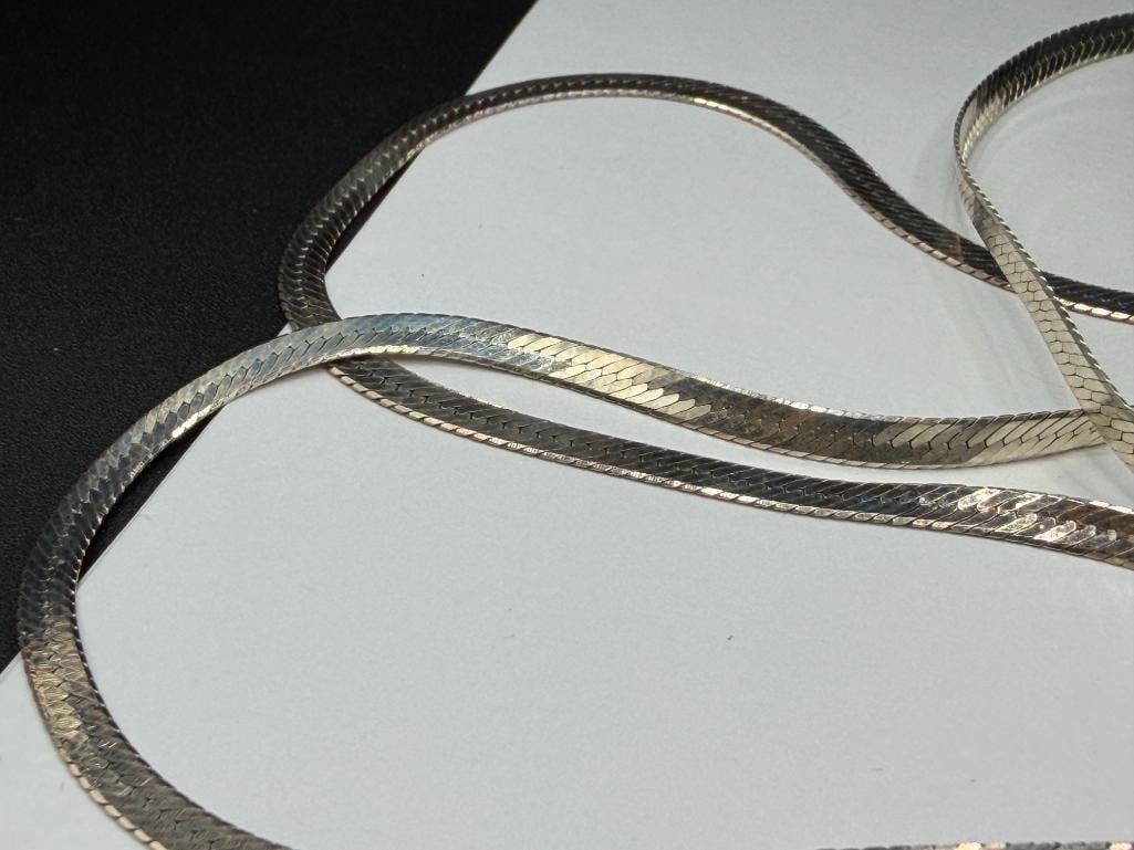 VINTAGE ITALIAN MADE STERLING SILVER HERRINGBONE NECKLACE - 3