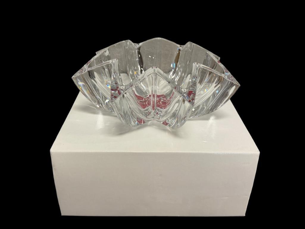 CRISTAL D'ARQUES HEAVY LEAD CRYSTAL GIGOGNE BOWL: STAR SHAPED BOWL, ORIGINAL LABEL PRESENT, INCLUDES ORIGINAL BOX, NO CHIPS 11 3/4"