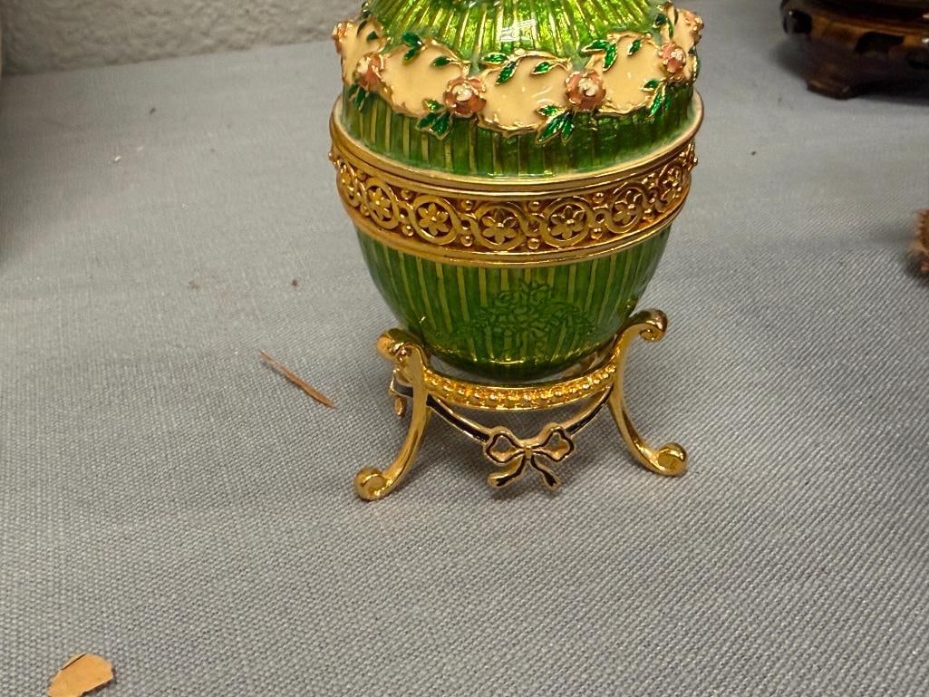 JOAN RIVERS IMPERIAL TREASURES III EGG CLOCK GREEN GUILLOCHE ENAMELED FINISH WITH STAND - 3